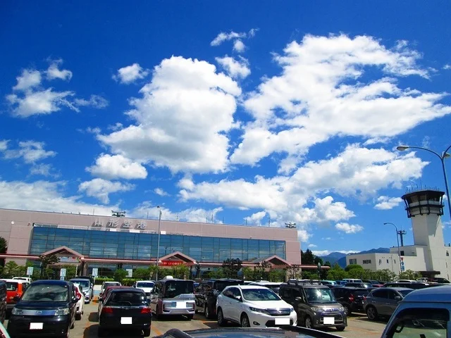 山形空港まで1300m