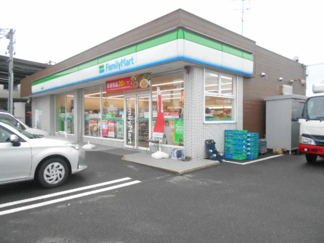 ファミリーマート穂積町稲里店まで75m