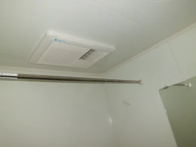 浴室乾燥機。冬場や雨の日に重宝します。