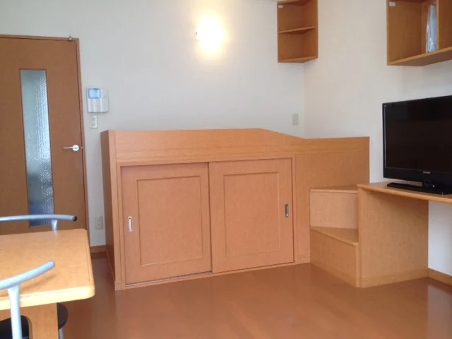 ベット下は収納スペース