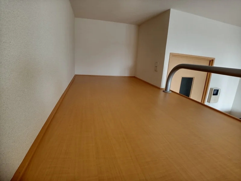 ベッド下にはウォークインクローゼット！