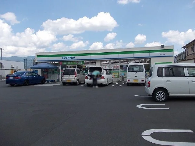 ファミリーマート　塩尻広丘店まで850m