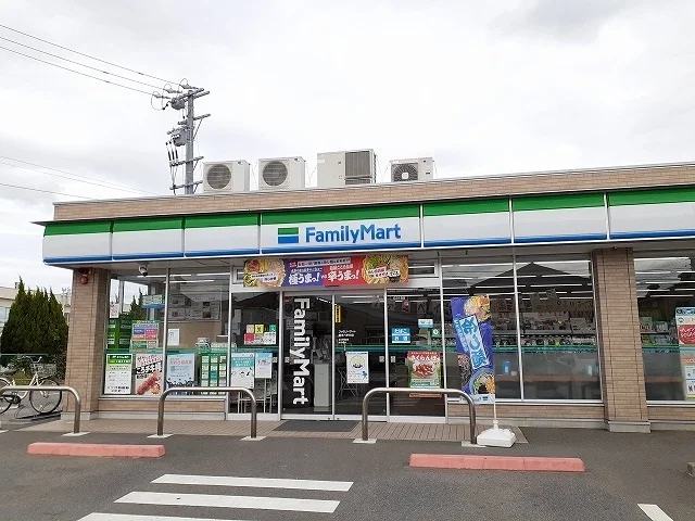 ファミリーマート碧南六軒町店まで247m