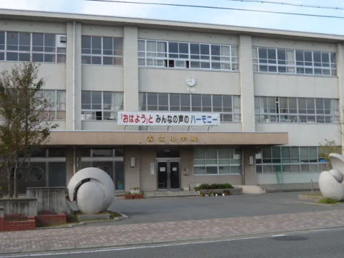 春江小学校まで750m