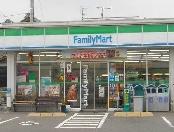 ファミリーマートまで400m