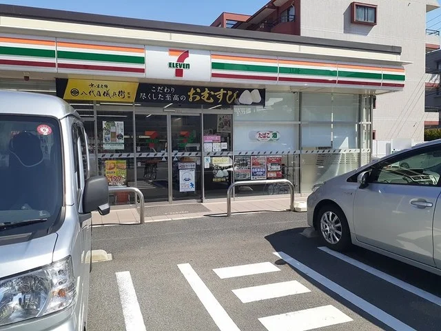 セブンイレブン弥富市役所前店まで470m