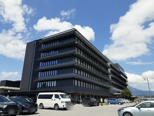 長浜市役所まで430m