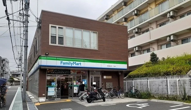 ファミリーマート様まで130m