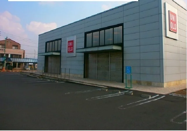 ユニクロさんまで1700m