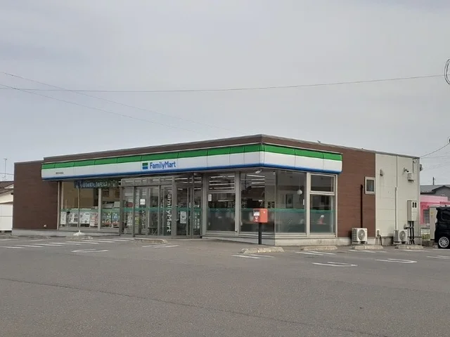 ファミリーマート原町日の出町店まで450m