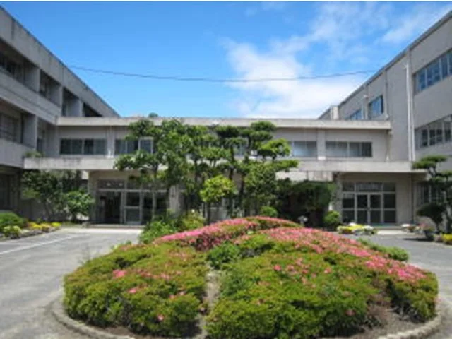 乙島小学校まで1300m