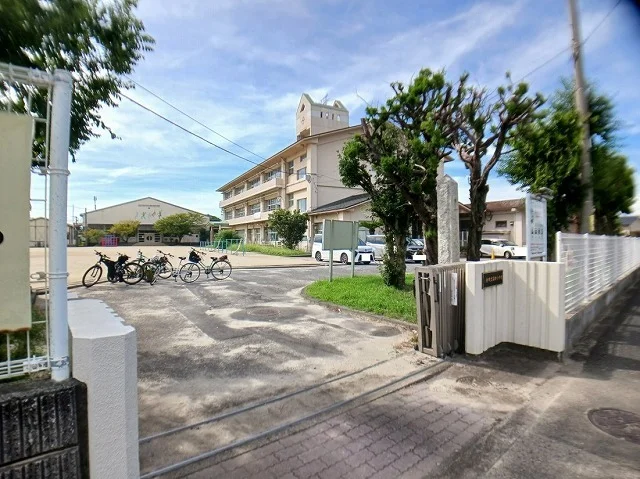 高田小学校まで750m