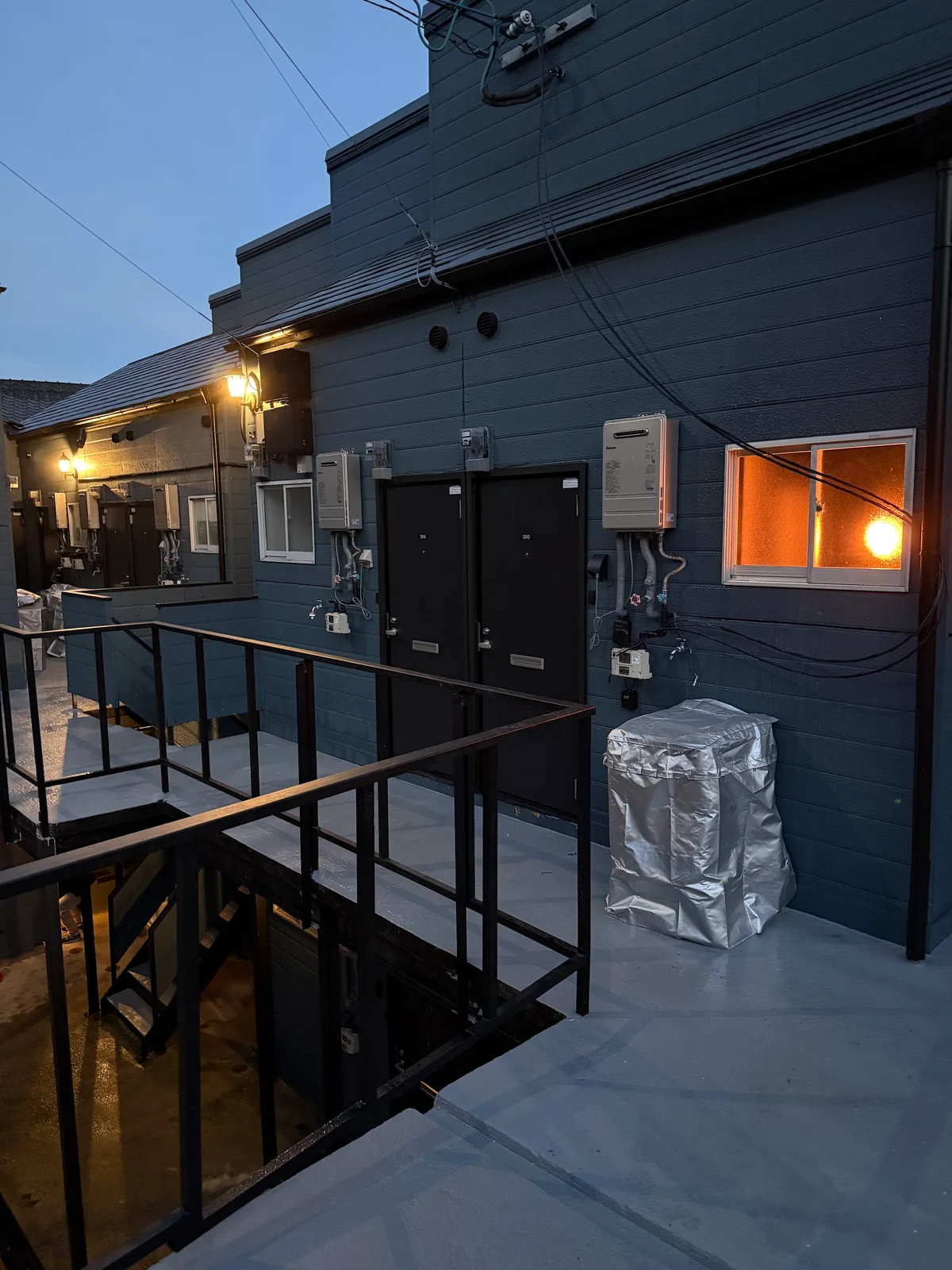 外壁リノベーション済みのオシャレな廊下