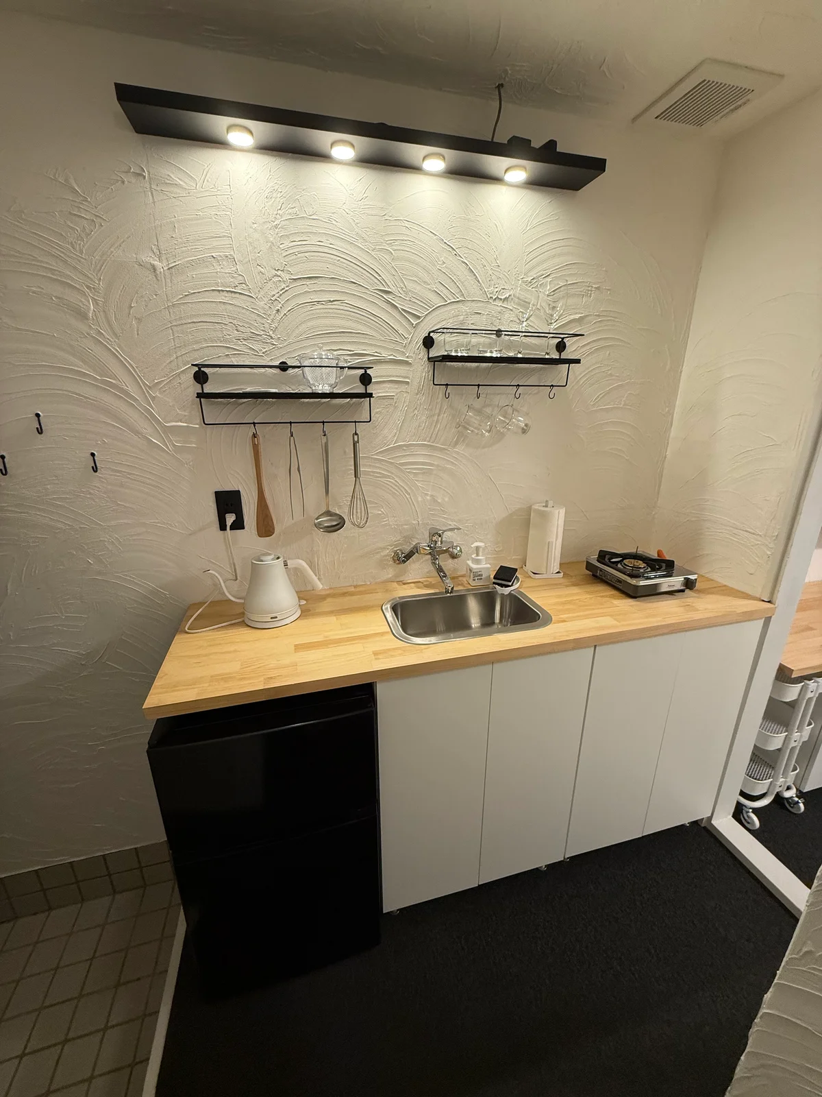 食器・調理器具完備のキッチン