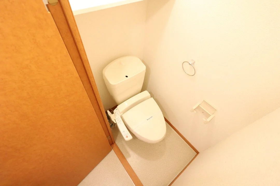 快適な温水洗浄便座付きトイレになります。