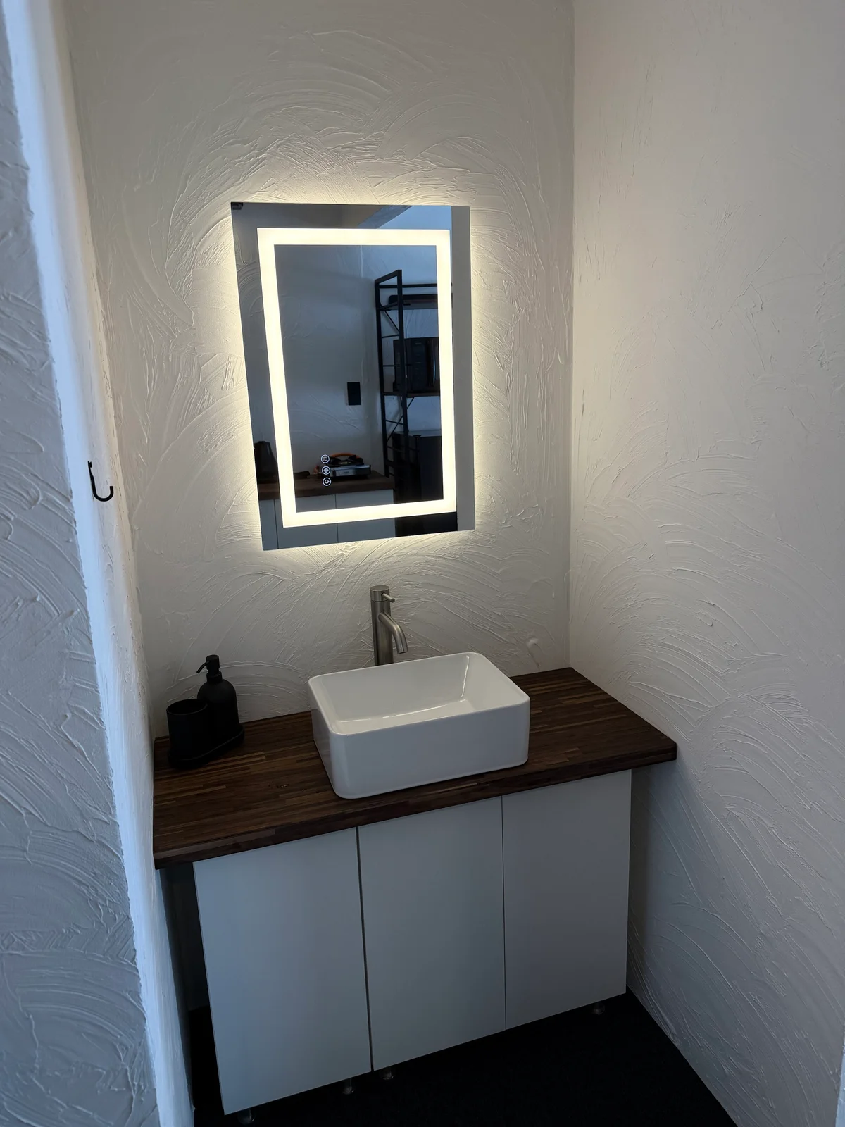 ホテルライクなLED付き洗面所