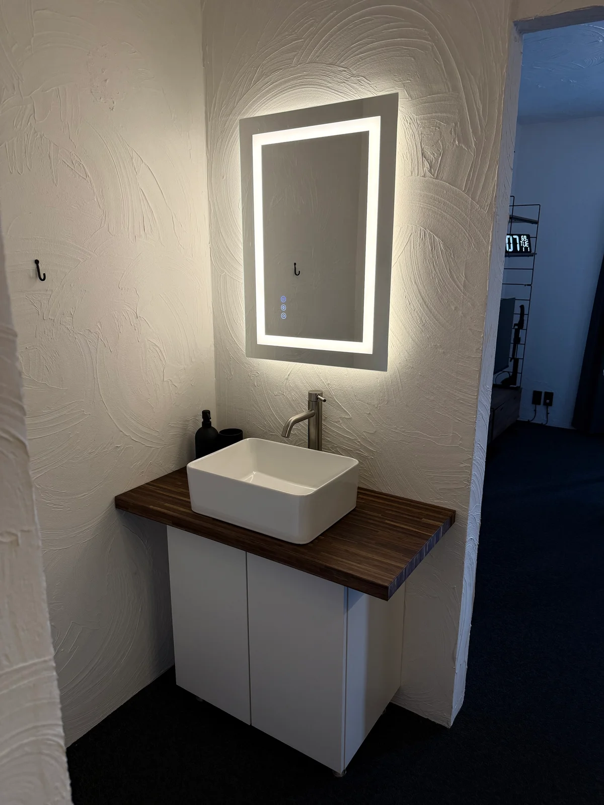 ホテルライクなLED付き洗面所