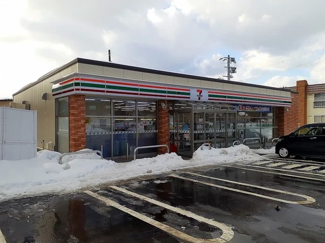 セブンイレブン秋田添川店まで300m