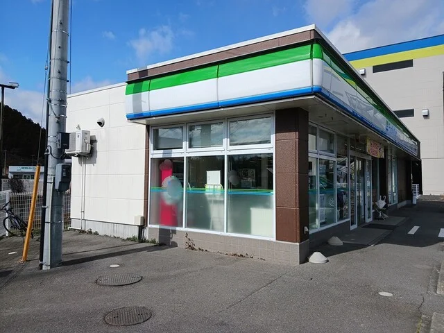 ファミリーマートまで1400m