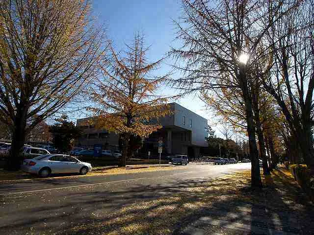 市立中央図書館まで850m