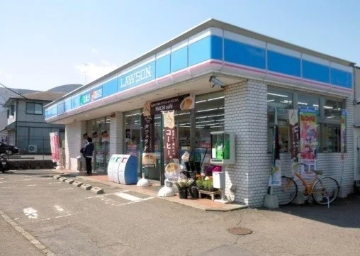 ローソン藤沢円行店まで290m