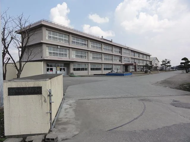 大谷小学校まで2800m
