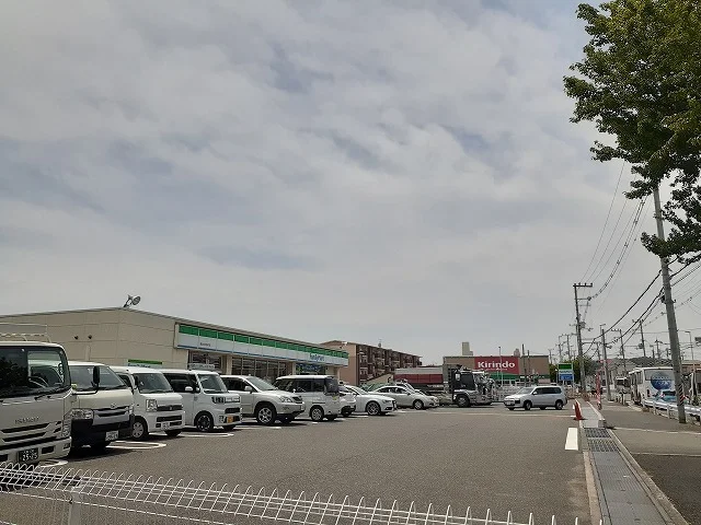 ファミリーマート中野町店様まで50m
