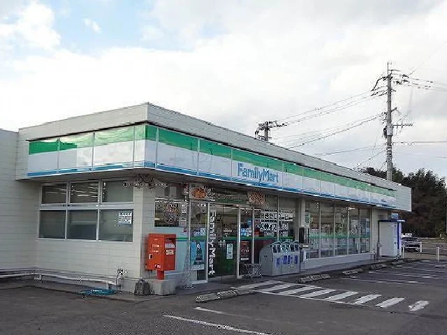 ファミリーマートまで800m
