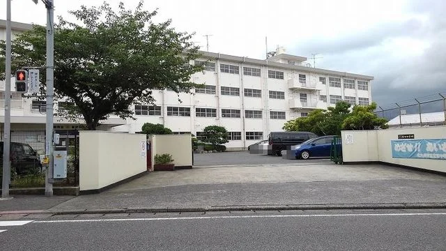 北九州市立　吉田中学校まで750m