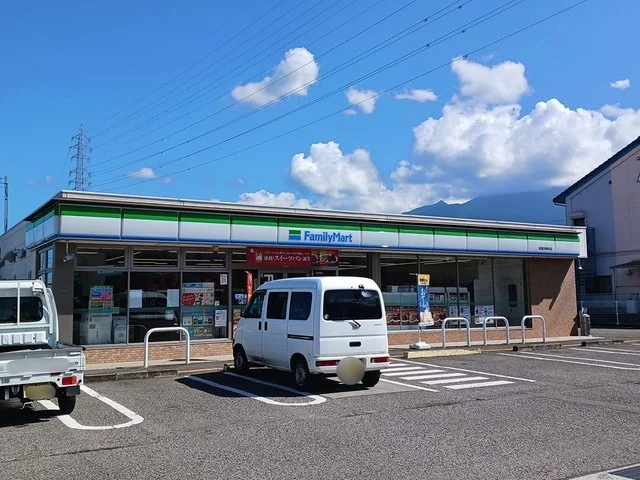 ファミリーマート新居浜横水店まで200m