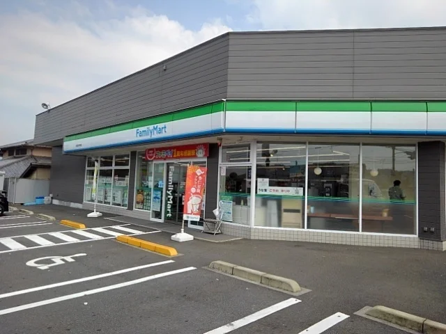 ファミリーマート新居浜中村店まで850m