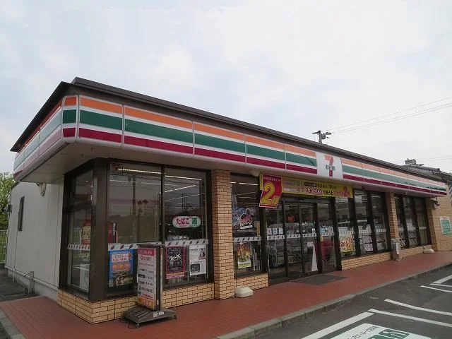 セブンイレブンまで550m