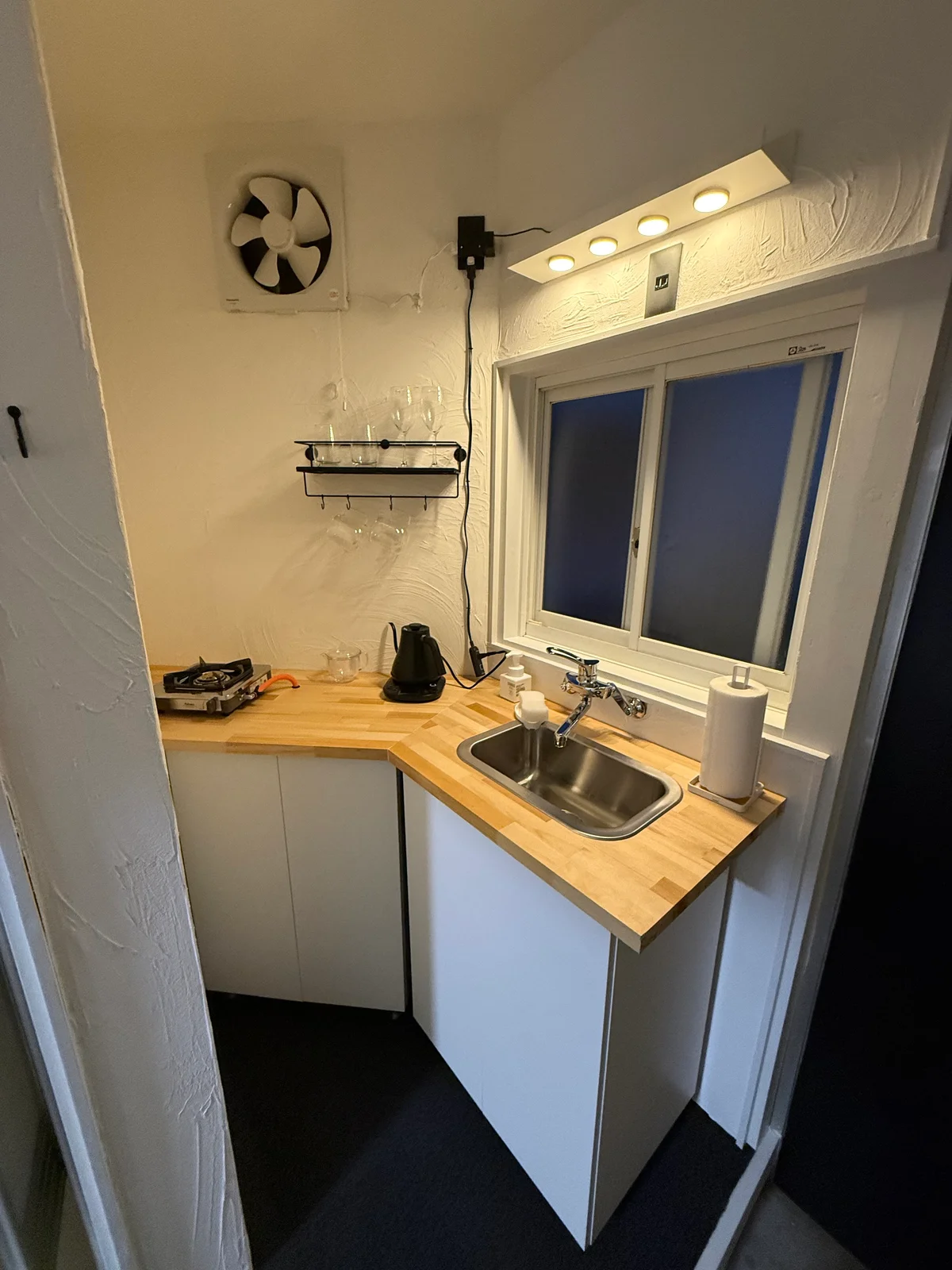 食器・調理器具完備のキッチン