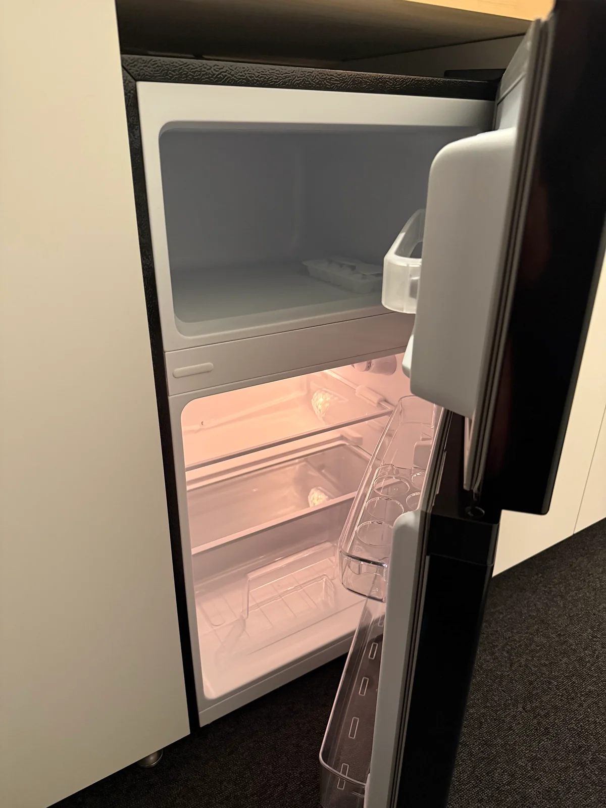 冷蔵庫、電子レンジ