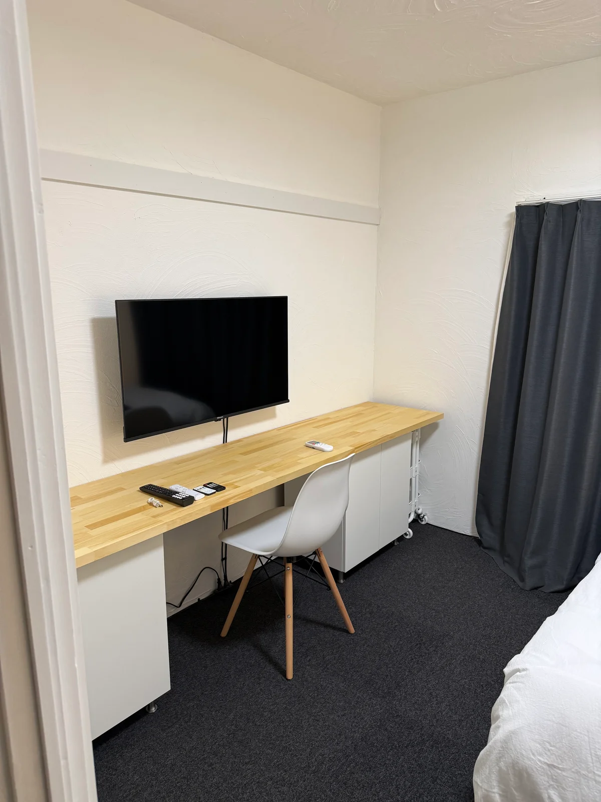 40インチテレビ、快適なワークスペース