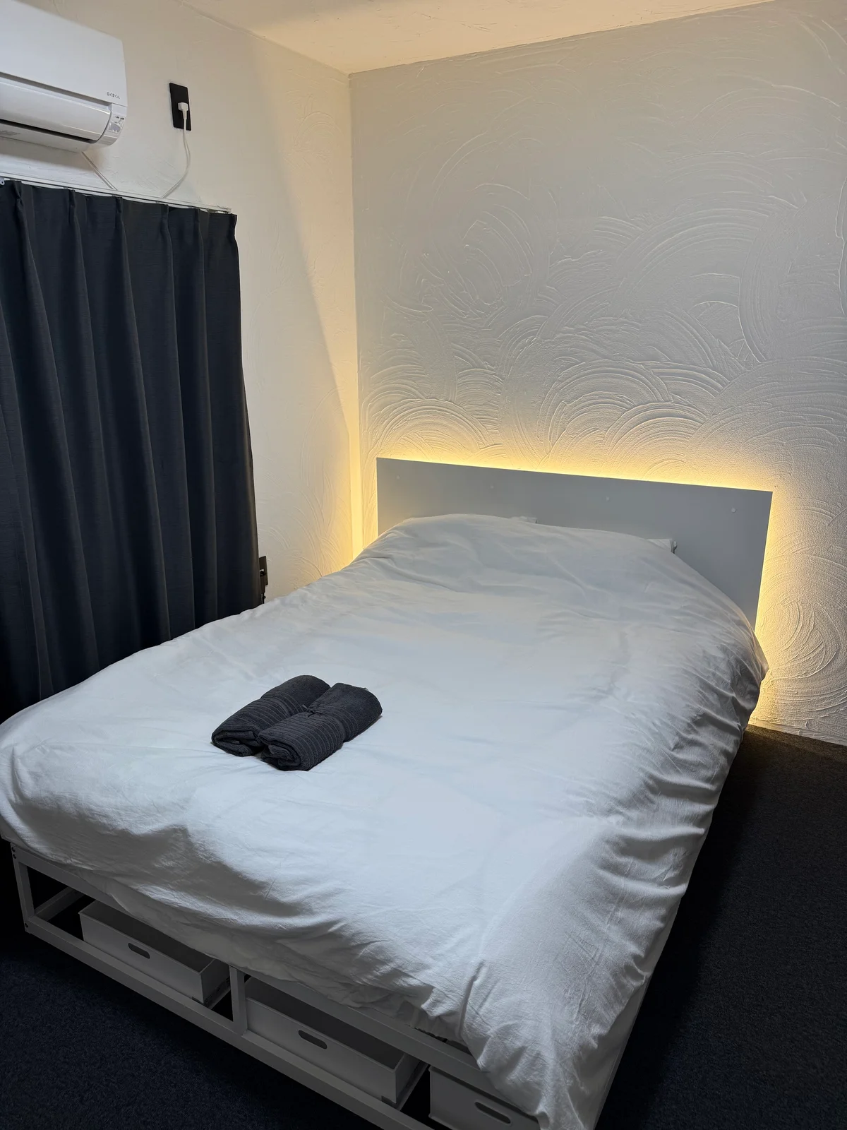 ダブルベッド、収納ボックス