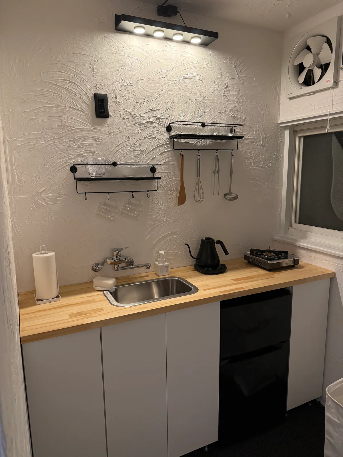 食器・調理器具完備のキッチン