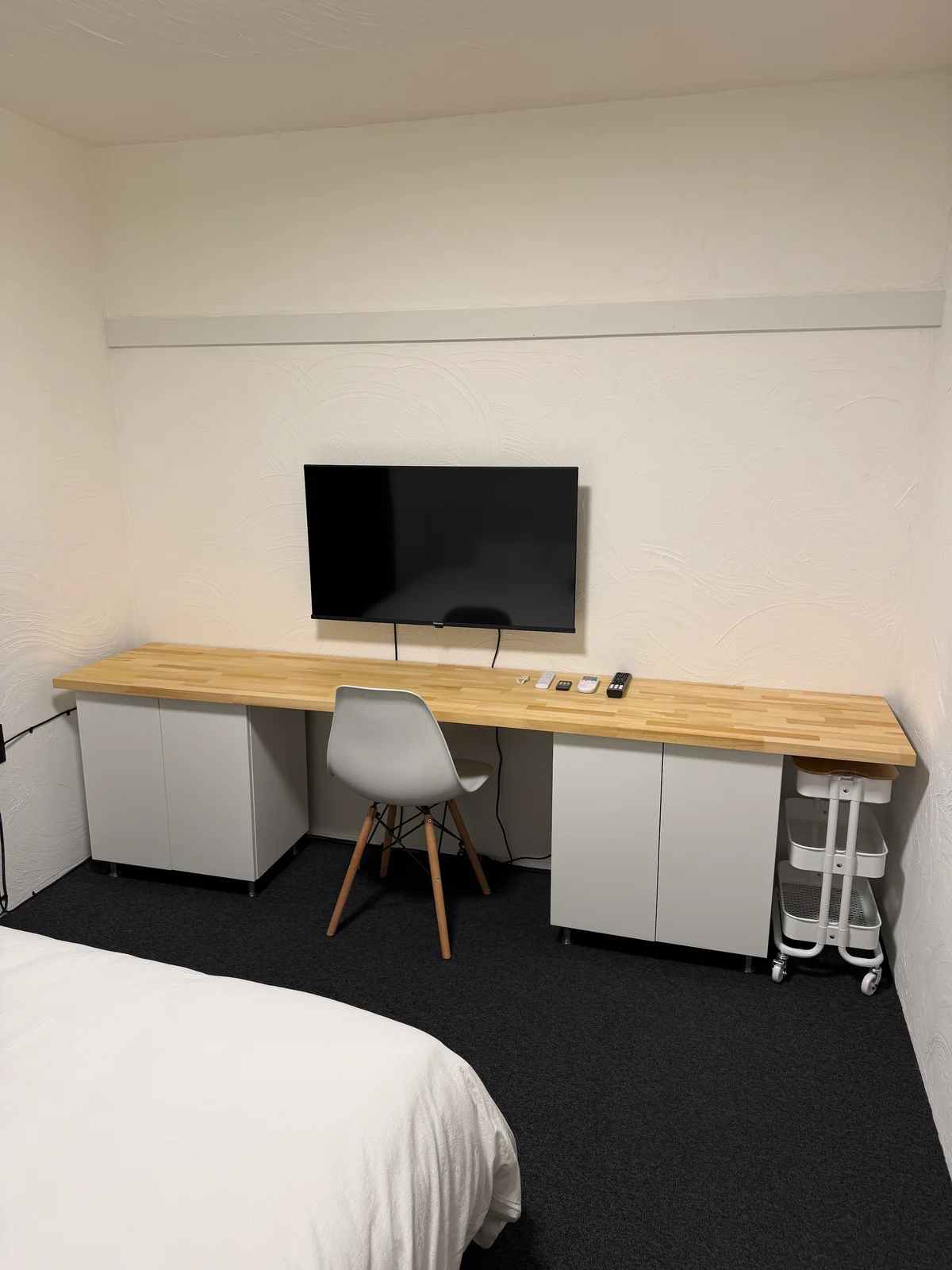 40インチテレビ、快適なワークスペース