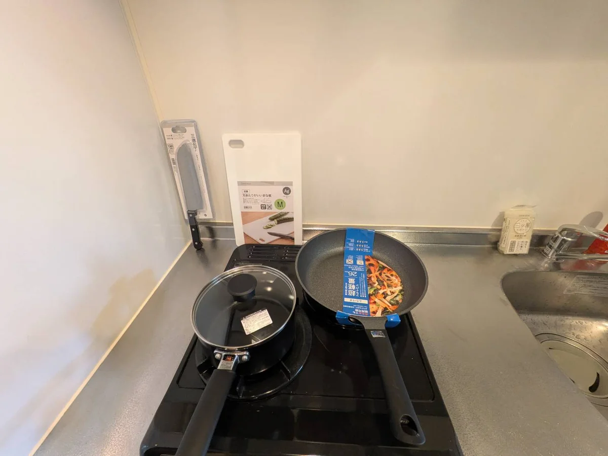フライパン等ございますので、すぐに料理ができます。
