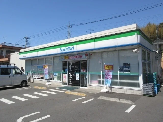 ファミリーマートまで160m