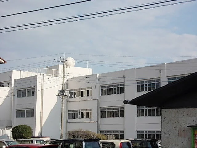 山前小学校まで1100m