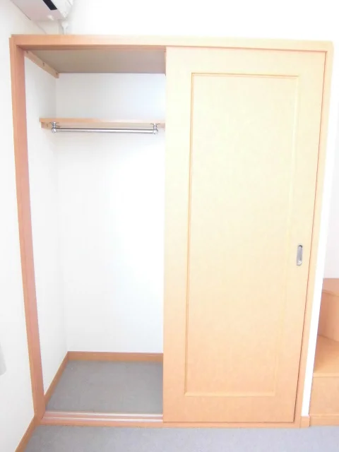 クローゼットついてます