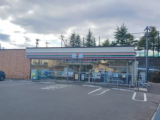 セブンイレブン加茂４丁目店まで1300m