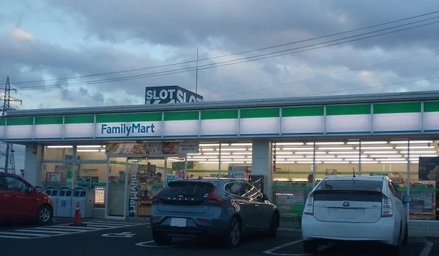 ファミリーマート成川店まで650m