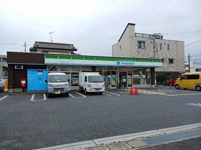 ファミリーマート三郷早稲田一丁まで800m