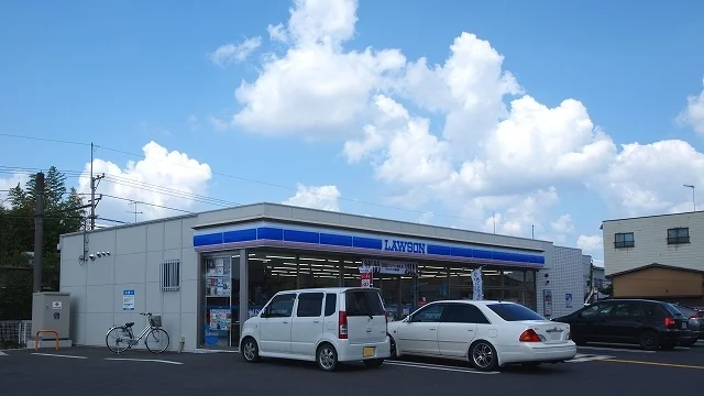 ローソン行田持田一丁目店まで400m