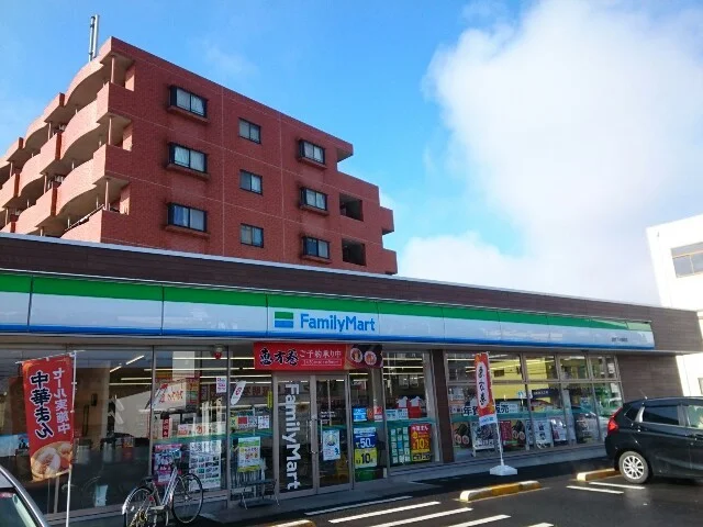 ファミリーマート下小鳥町店まで650m