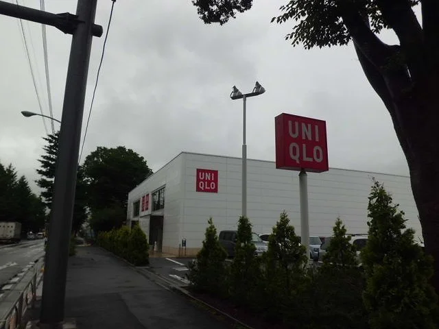 ユニクロまで700m