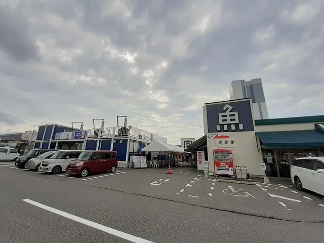 みなとのマルシェ　ピア万代まで2100m