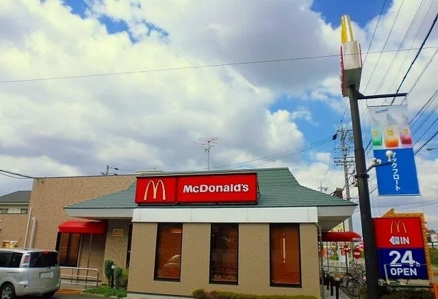 マクドナルドまで300m